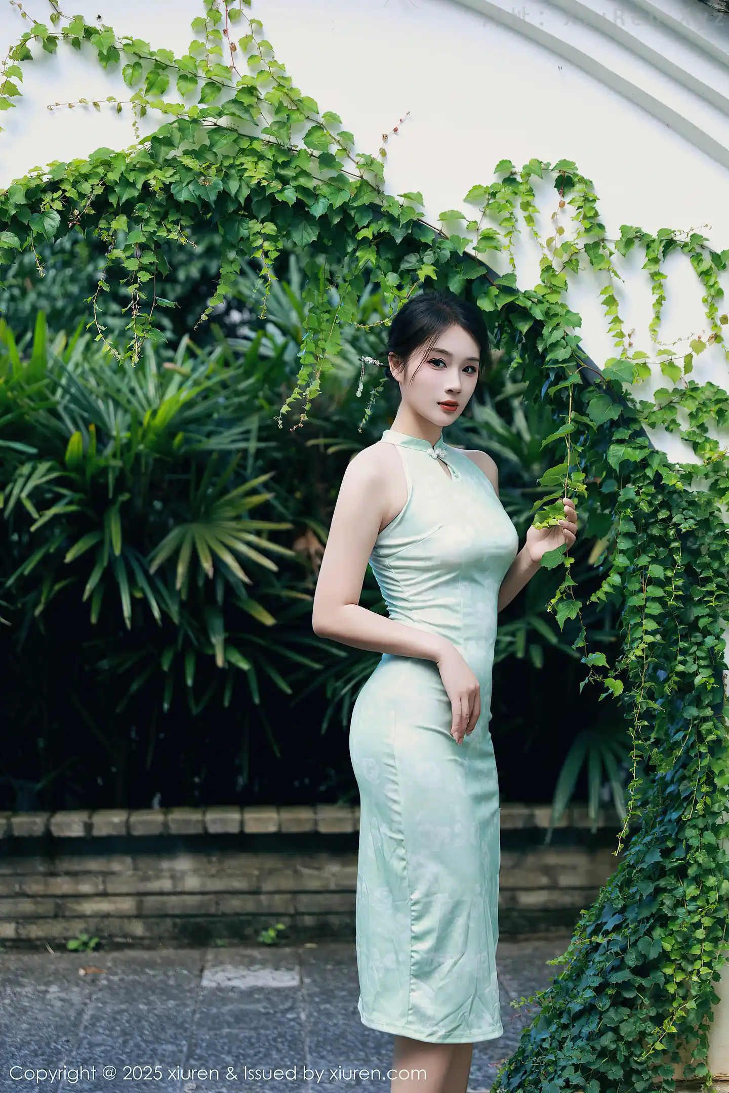 图片[3]-[XiuRen秀人网]VOL.10538 模特南乔性感浅绿色旗袍服饰配超薄无内肉丝秀完美身材诱惑写真84P-秀人网官方网站